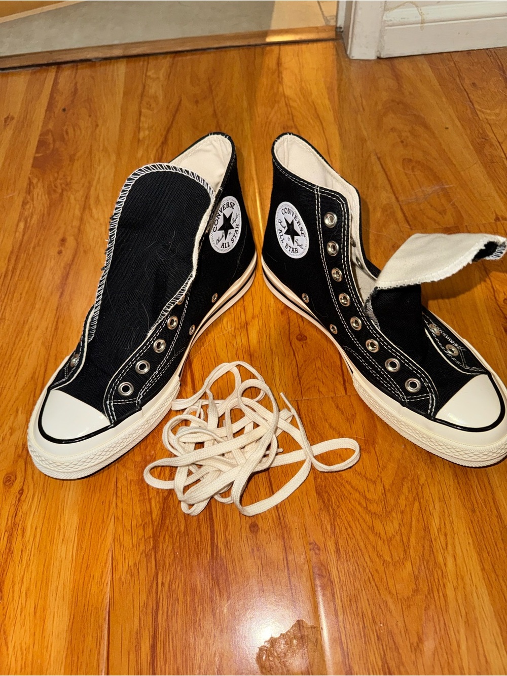 Size 8 Women’s/Size 6.5 Men’s Converse Black High Top Sneakers ~never worn~ - Picture 2 of 4